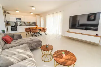 Kuća 151 m², Poreč - luksuzno opremljena i ograđena okućnica - 3