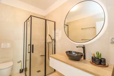 Kuća 151 m², Poreč - luksuzno opremljena i ograđena okućnica - 9