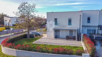 Kuća 151 m², Poreč - luksuzno opremljena i ograđena okućnica - 19