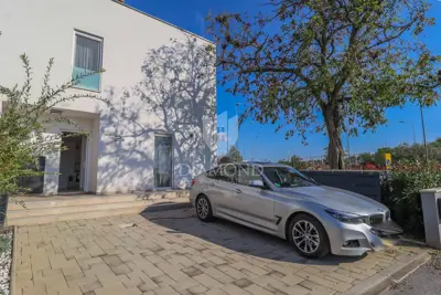 Kuća 151 m², Poreč - luksuzno opremljena i ograđena okućnica - 18