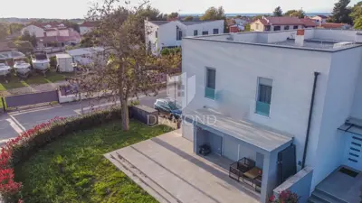 Kuća 151 m², Poreč - luksuzno opremljena i ograđena okućnica - 17