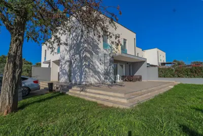 Kuća 151 m², Poreč - luksuzno opremljena i ograđena okućnica - 21