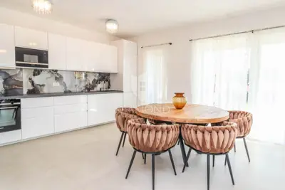 Kuća 151 m², Poreč - luksuzno opremljena i ograđena okućnica - 5
