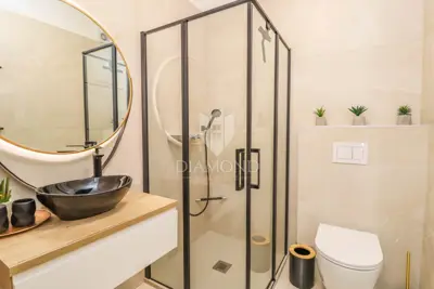 Kuća 151 m², Poreč - luksuzno opremljena i ograđena okućnica - 8