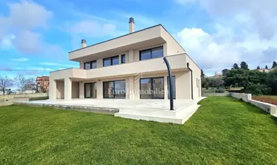 Vila 307 m², Poreč okolica - bazen i pogled na more