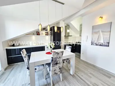 Stan 118 m², Rogoznica, prvi red do mora i pogled na more - 4