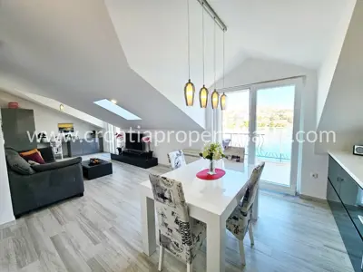 Stan 118 m², Rogoznica, prvi red do mora i pogled na more - 7