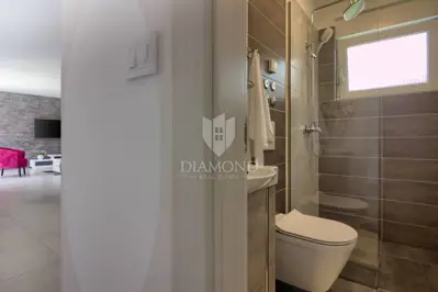 Pula, okolica, atraktivna kuća modernog dizajna - 14