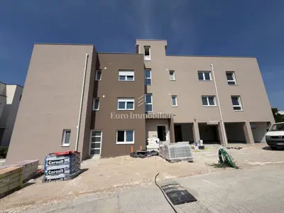 Stan 82 m², Vodice - 2 spavaće sobe i krovna terasa - 2