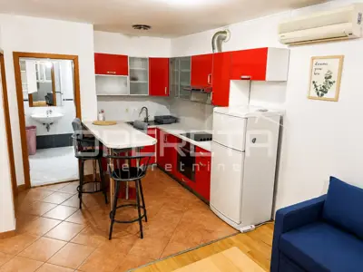 Funktionale Wohnung mit Parkplatz in Makarska