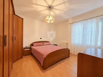 Kuća u okolici Umaga, dva stana i velika okućnica - 12