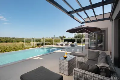 Istra, Vodnjan, einzigartige Villa auf einem großzügigen Grundstück, umgeben von Natur, infi - 18