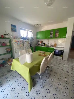 Haus 420 m², Pula Veli vrh, drei Wohnungen und Garage - 16