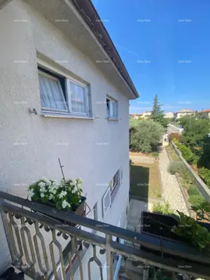 Haus 420 m², Pula Veli vrh, drei Wohnungen und Garage - 7