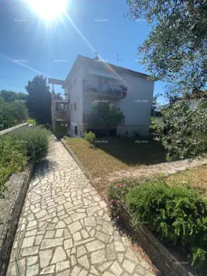 Haus 420 m², Pula Veli vrh, drei Wohnungen und Garage - 3