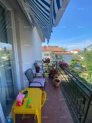 House 420 m², Pula Veli vrh, three apartments and garage