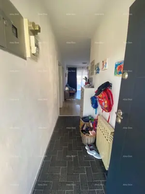 Haus 420 m², Pula Veli vrh, drei Wohnungen und Garage - 10