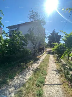 Haus 420 m², Pula Veli vrh, drei Wohnungen und Garage - 4