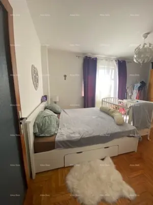 Haus 420 m², Pula Veli vrh, drei Wohnungen und Garage - 13