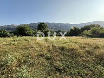 Landwirtschaftsfläche, Baška - eben und gerodet