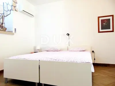 Haus 350 m², Pomer - 11 Apartments, 150 m vom Meer - 21
