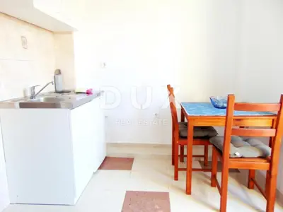 Haus 350 m², Pomer - 11 Apartments, 150 m vom Meer - 15
