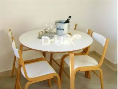 Haus 350 m², Pomer - 11 Apartments, 150 m vom Meer - 6