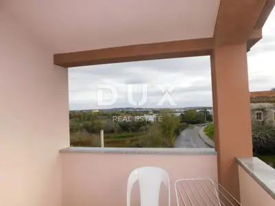 Haus 350 m², Pomer - 11 Apartments, 150 m vom Meer - 4