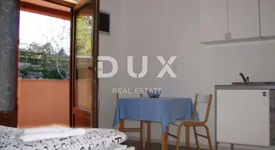 Haus 350 m², Pomer - 11 Apartments, 150 m vom Meer - 9