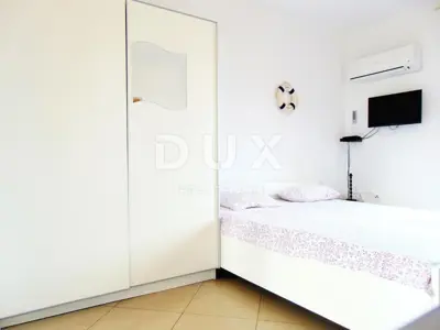 Haus 350 m², Pomer - 11 Apartments, 150 m vom Meer - 22