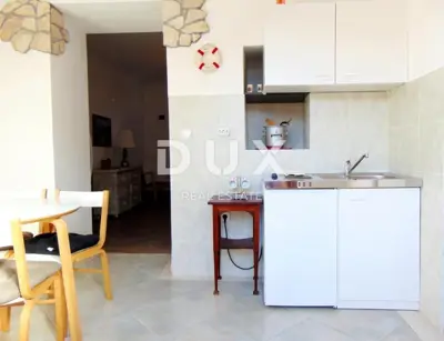 Haus 350 m², Pomer - 11 Apartments, 150 m vom Meer - 19