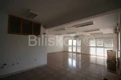 Poslovni prostor 69 m², Duilovo, prizemlje stambene zgrade