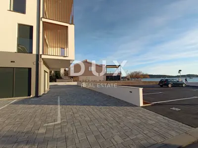 Poslovni prostor 92,6 m², Srima - 1. red do mora