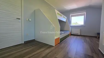 Kuća 292 m², Krasica - pogled na more i zelenilo - 10