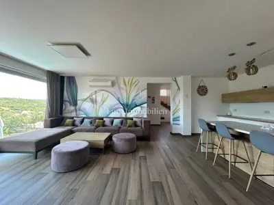 Kuća 292 m², Krasica - pogled na more i zelenilo