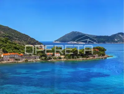 Land 1,087 m², Koločep - near the sea and infrastructure