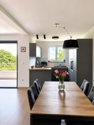 Stan 108 m², Kastav - 3 sobe, lođa i 2 parkirna mjesta - 3