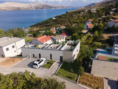 Moderna Oaza na Pagu: Luksuzna Vila s Bazenom i Krovnom Terasom - 9