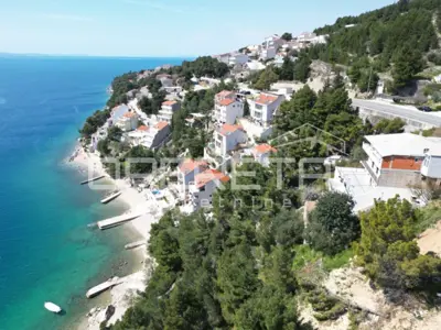 Baugrundstück 1.214 m², Omiš - erste Reihe zum Meer - 2
