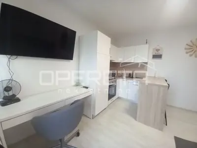 Wohnung 36 m², Trešnjevka - Sjever, 2-Zimmer mit Balkon - 2