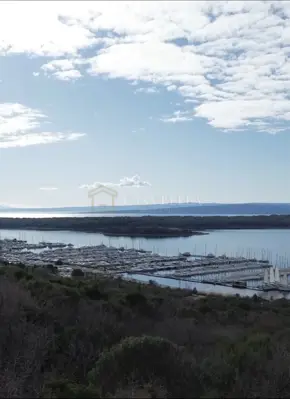 Poljoprivredno zemljište 1.400 m², Punat - pogled na marinu
