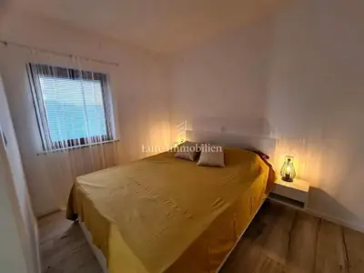 Pag - kuća s 4 apartmana i velikim dvorištem - 13