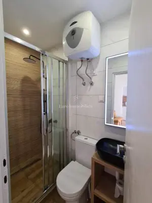Pag - kuća s 4 apartmana i velikim dvorištem - 21