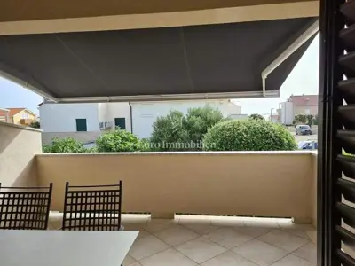 Pag - kuća s 4 apartmana i velikim dvorištem - 22