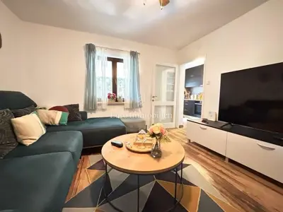 Pag - kuća s 4 apartmana i velikim dvorištem - 8