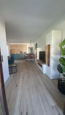 Pag - kuća s 4 apartmana i velikim dvorištem - 3