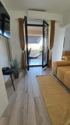 Pag - kuća s 4 apartmana i velikim dvorištem - 9