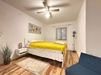 Pag - kuća s 4 apartmana i velikim dvorištem - 16