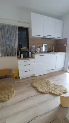 Pag - kuća s 4 apartmana i velikim dvorištem - 4