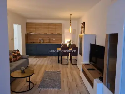 Pag - kuća s 4 apartmana i velikim dvorištem - 5